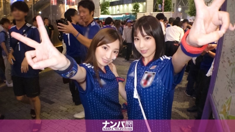 200GANA-1791 - [World Cup watching pick-up!  - ] Japan National Soccer Team, In The Frenzy Of The First Match Victory, Called Two Beautiful Model-Clas